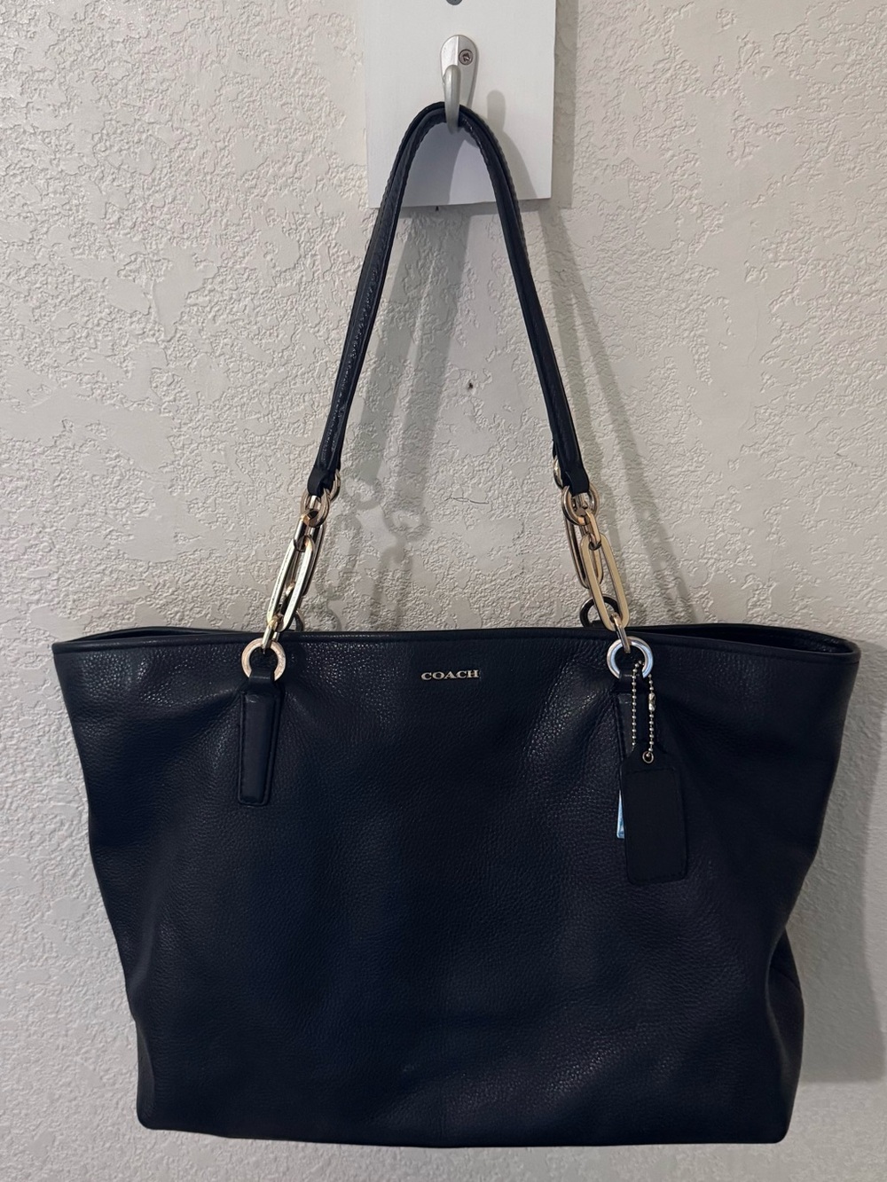 COACH vintage Black Leather Shoulder Tote,East West,gold charm & spell out tag - Picture 8 of 10